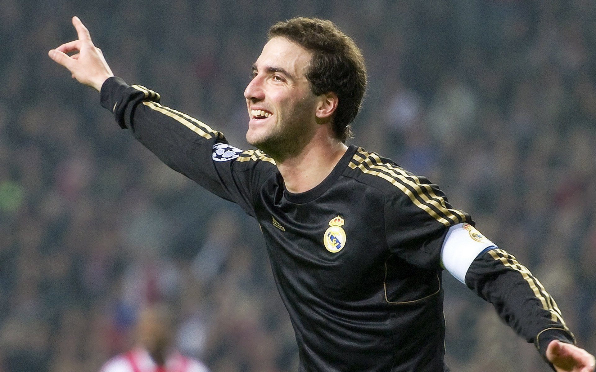 德甲逆境中崛起：场上逆转成就传奇瞬间，德甲不胜记录