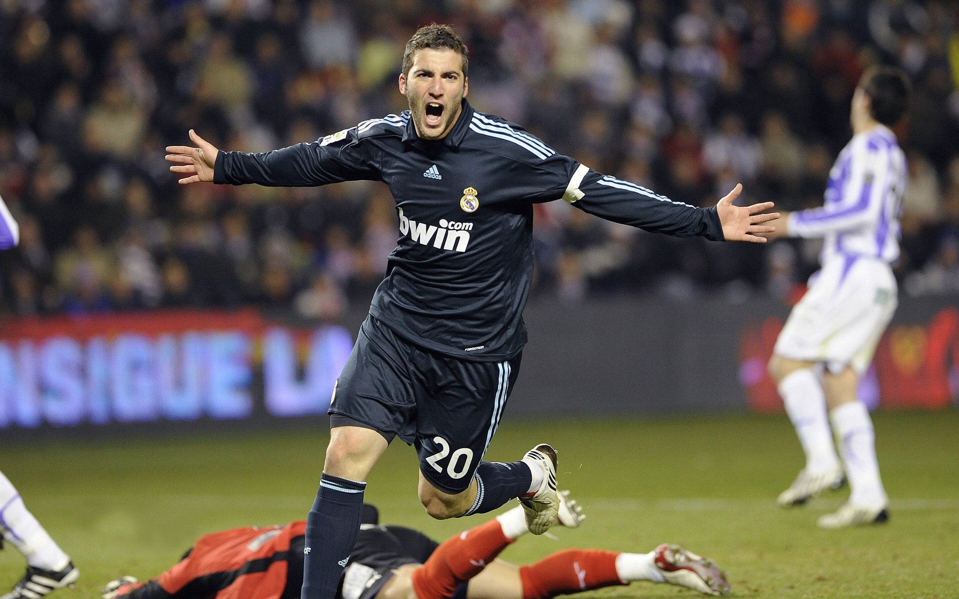 开云真人娱乐官网-热火外援采访称爱上海内外球迷文化，热火队视频